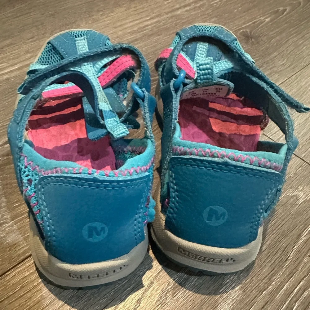 Like new Merrell hydro lily sandal toddler/child  size 11